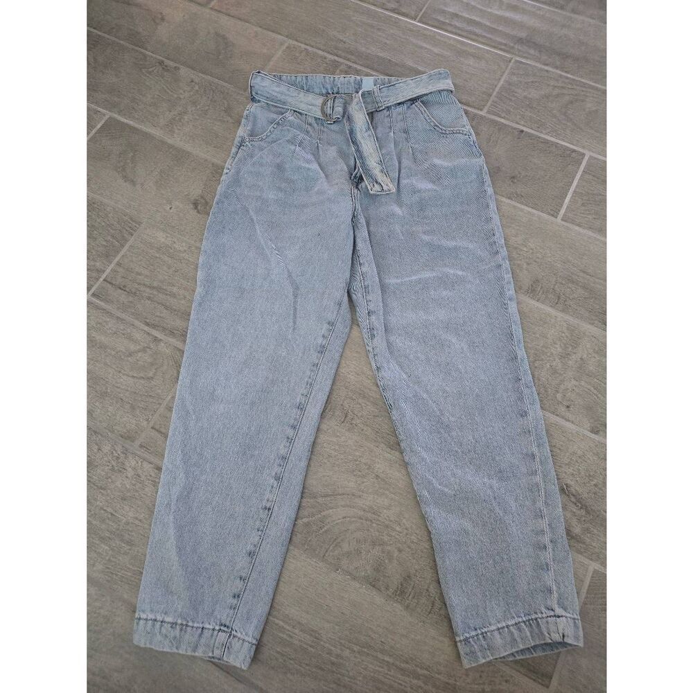 Women'sโH&Mโ Ultra High Waisted Paperbag Mom Straight Leg Jeans Size 4